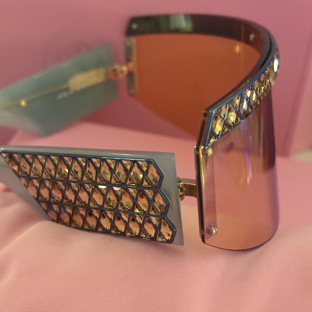 🩵 Swarovski 30X Crystal Embellished Gradient Shield Sunglasses full inclusion - Picture 5 of 12